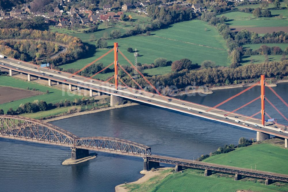 Luftaufnahme Duisburg - Bahn- Brückenbauwerk Haus-Knipp-Eisenbahnbrücke in Duisburg im Bundesland Nordrhein-Westfalen, Deutschland