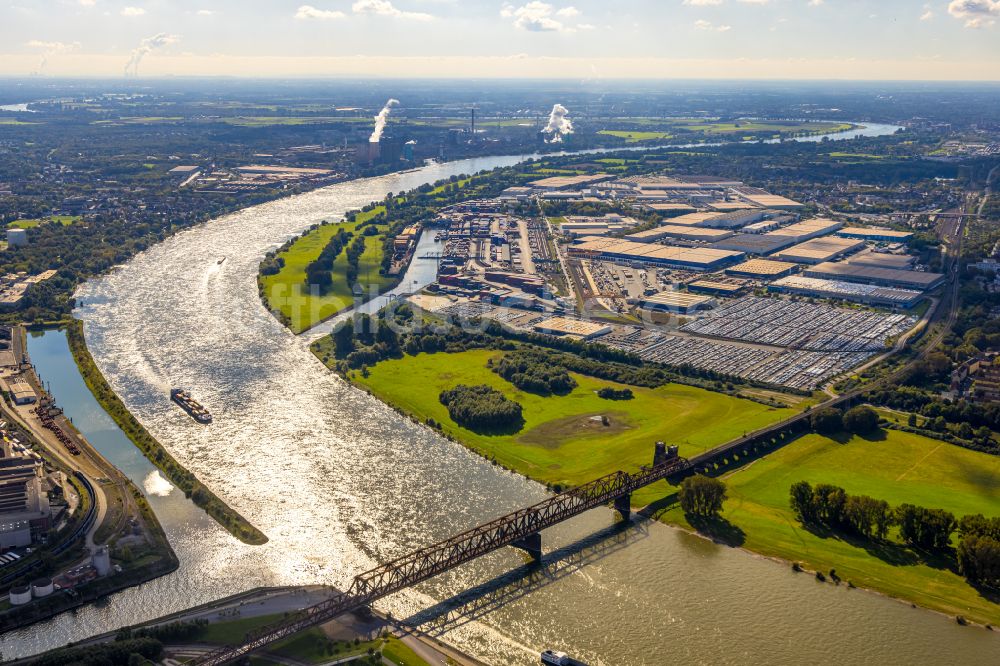 Luftbild Duisburg - Bahn- Brückenbauwerk Hochfelder Eisenbahnbrücke mit dem Brückenturm Rheinhausen Duisburg im Ortsteil Friemersheim in Duisburg im Bundesland Nordrhein-Westfalen, Deutschland