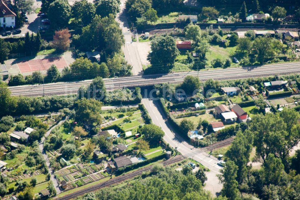 Luftaufnahme Karlsruhe - Bahn- Brückenbauwerk in Karlsruhe im Bundesland Baden-Württemberg