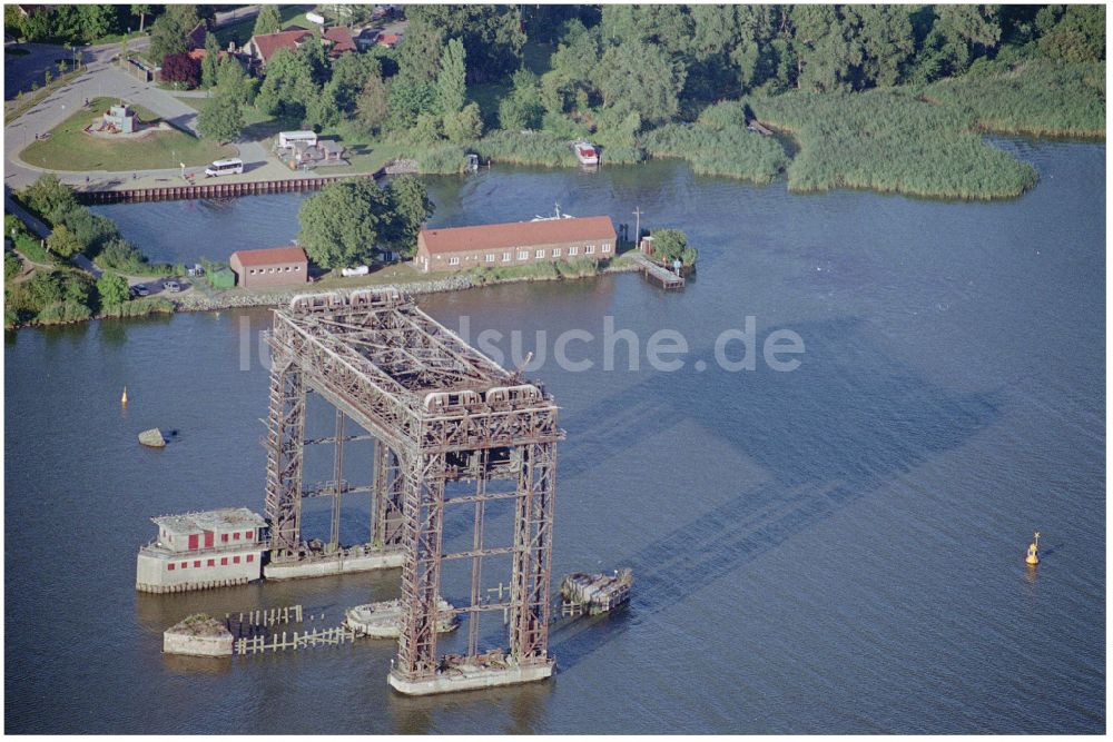 Luftaufnahme Bugewitz - Bahn- Brückenruine Hubbrücke Karnin in Bugewitz im Bundesland Mecklenburg-Vorpommern, Deutschland