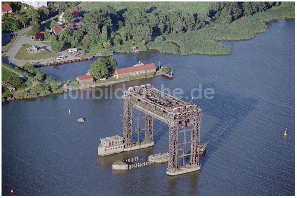 Luftaufnahme Bugewitz - Bahn- Brückenruine Hubbrücke Karnin in Bugewitz im Bundesland Mecklenburg-Vorpommern, Deutschland