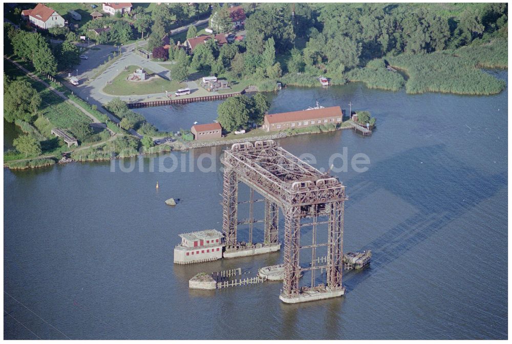 Bugewitz von oben - Bahn- Brückenruine Hubbrücke Karnin in Bugewitz im Bundesland Mecklenburg-Vorpommern, Deutschland