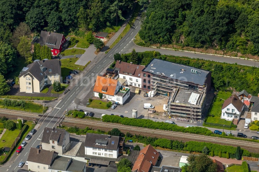 Arnsberg von oben - Bahn- Kreuzung der Schienen- und Gleisanlagen der Deutschen Bahn in Arnsberg im Bundesland Nordrhein-Westfalen, Deutschland