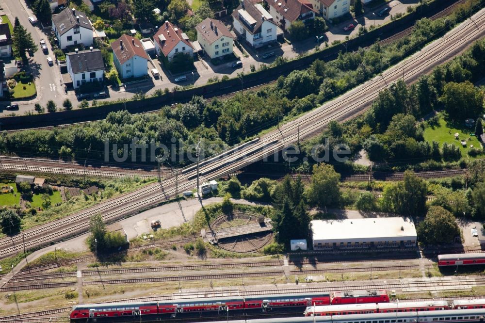 Luftbild Karlsruhe - Bahn- Kreuzung der Schienen- und Gleisanlagen der Deutschen Bahn in Karlsruhe im Bundesland Baden-Württemberg