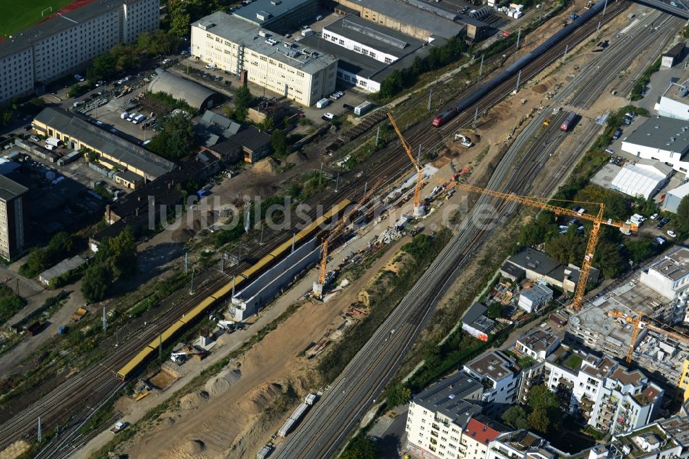 Luftbild Berlin Friedrichshain - Bahn Strecken- Ausbau an der Modersohnbrücke entlang der Modersohnstraße im Stadtteil Friedrichshain von Berlin