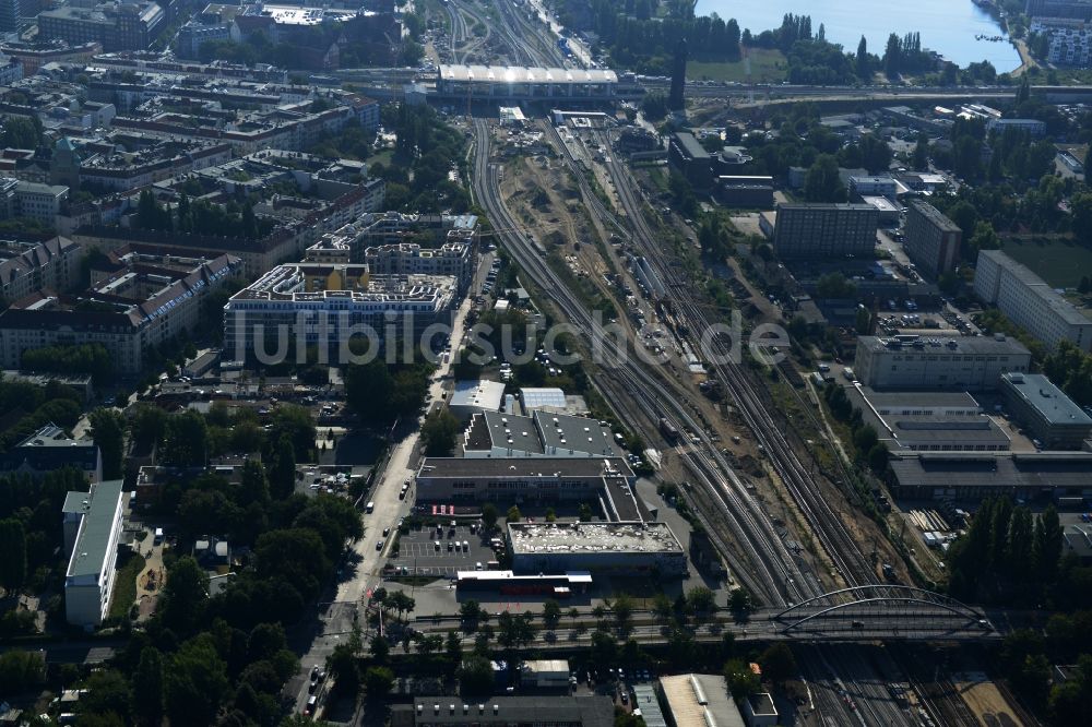 Luftbild Berlin Friedrichshain - Bahn Strecken- Ausbau an der Modersohnbrücke entlang der Modersohnstraße im Stadtteil Friedrichshain von Berlin