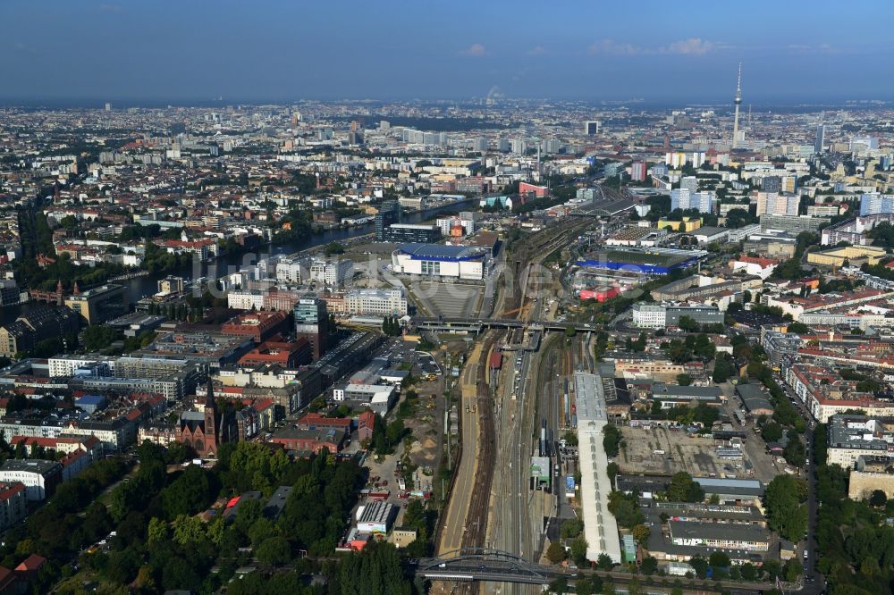 Luftbild Berlin Friedrichshain - Bahn Strecken- Ausbau an der Modersohnbrücke entlang der Modersohnstraße im Stadtteil Friedrichshain von Berlin