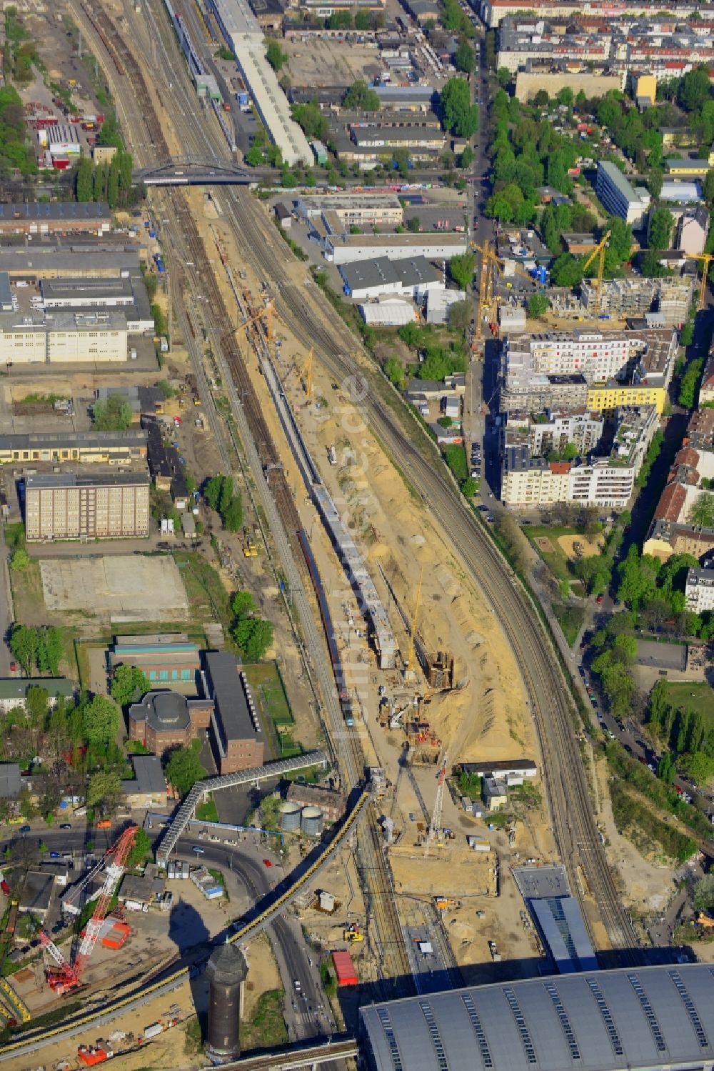 Berlin von oben - Bahn Strecken- Ausbau zwischen Modersohnbrücke entlang der Modersohnstraße und dem Bahnhof Ostkreuz im Stadtteil Friedrichshain von Berlin