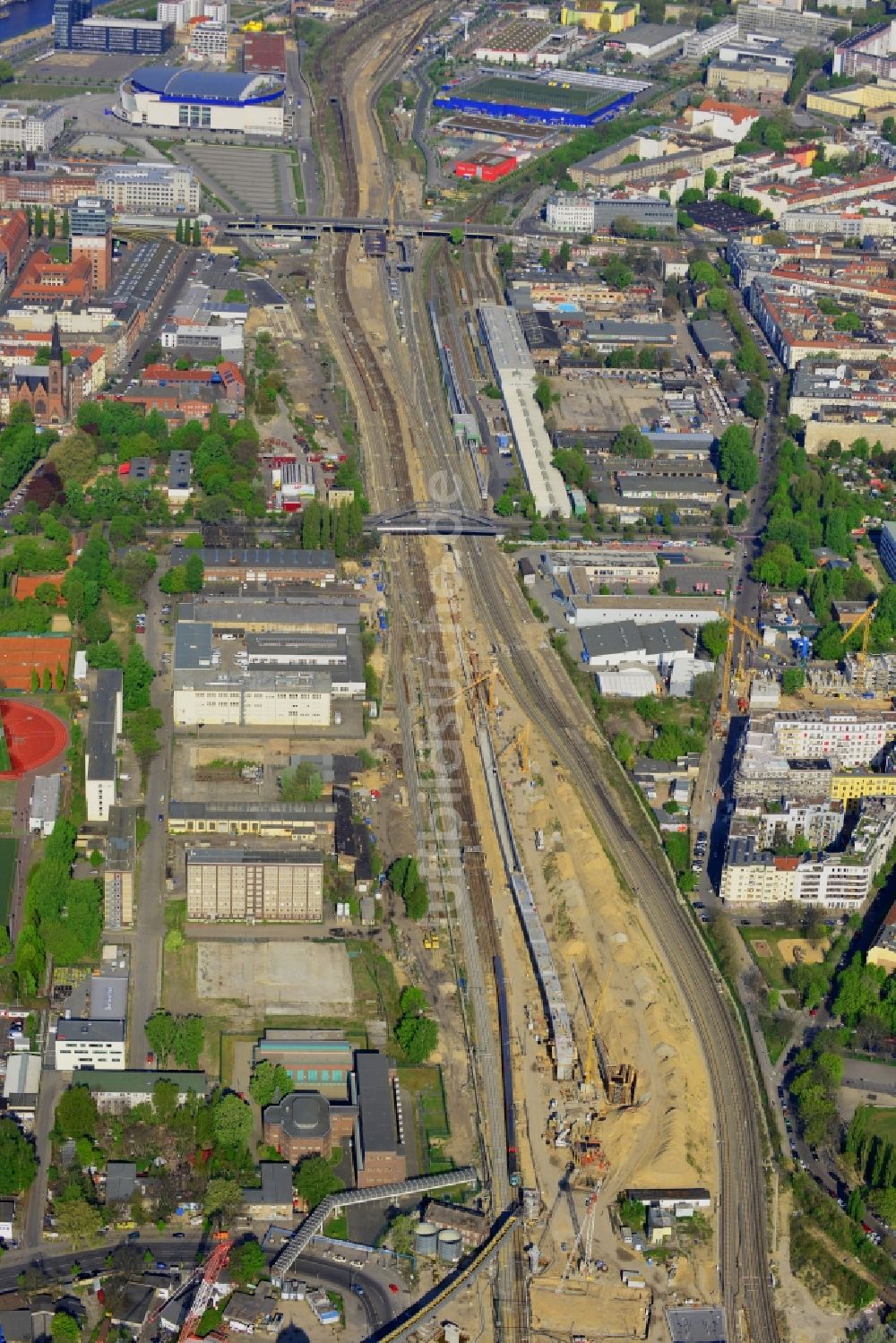 Berlin von oben - Bahn Strecken- Ausbau zwischen Modersohnbrücke entlang der Modersohnstraße und dem Bahnhof Ostkreuz im Stadtteil Friedrichshain von Berlin