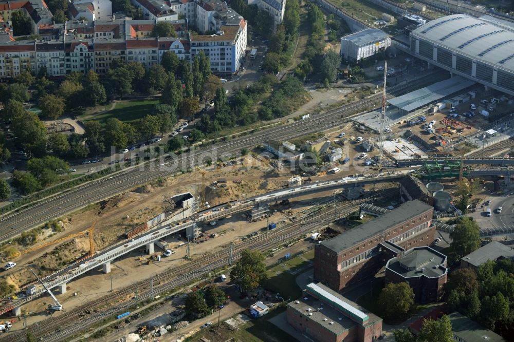 Berlin von oben - Bahn Strecken- Ausbau zwischen Modersohnbrücke entlang der Modersohnstraße und dem Bahnhof Ostkreuz im Stadtteil Friedrichshain von Berlin