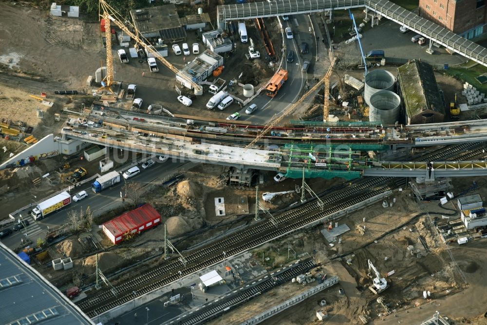 Berlin von oben - Bahn Strecken- Ausbau zwischen Modersohnbrücke entlang der Modersohnstraße und dem Bahnhof Ostkreuz im Stadtteil Friedrichshain von Berlin