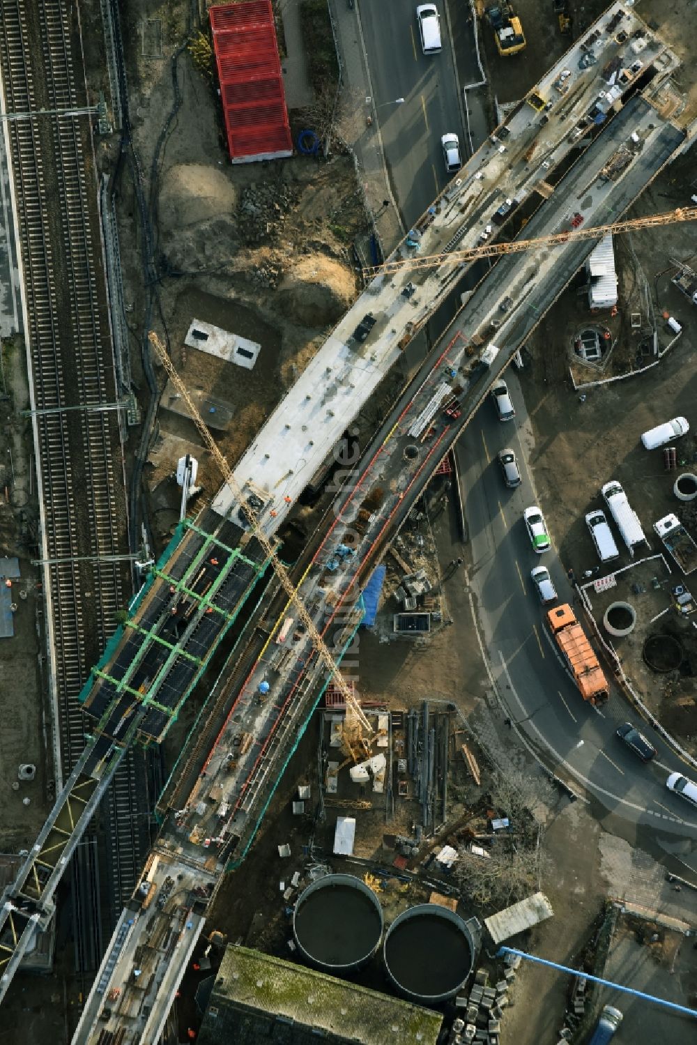 Berlin von oben - Bahn Strecken- Ausbau zwischen Modersohnbrücke entlang der Modersohnstraße und dem Bahnhof Ostkreuz im Stadtteil Friedrichshain von Berlin