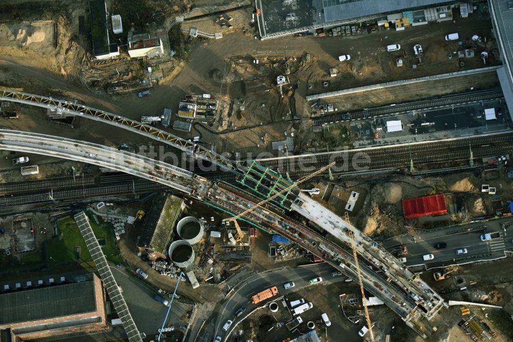 Berlin von oben - Bahn Strecken- Ausbau zwischen Modersohnbrücke entlang der Modersohnstraße und dem Bahnhof Ostkreuz im Stadtteil Friedrichshain von Berlin