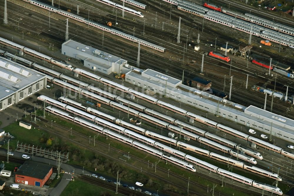 Berlin von oben - Bahnbetriebswerk und Ausbesserungswerk ICE Werk Berlin Rummelsburg II in Berlin