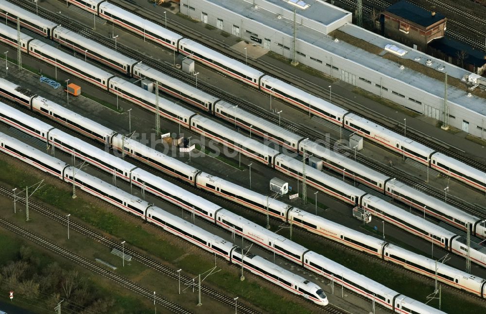 Berlin aus der Vogelperspektive: Bahnbetriebswerk und Ausbesserungswerk ICE Werk Berlin Rummelsburg II in Berlin