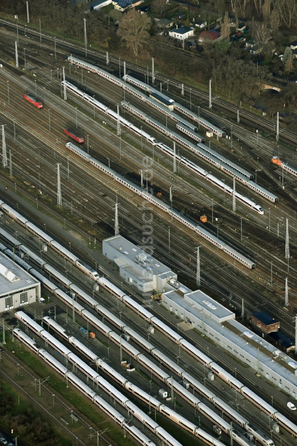 Berlin von oben - Bahnbetriebswerk und Ausbesserungswerk ICE Werk Berlin Rummelsburg II in Berlin