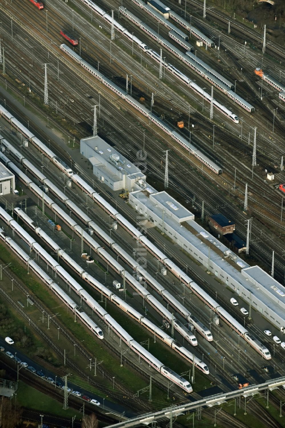 Berlin aus der Vogelperspektive: Bahnbetriebswerk und Ausbesserungswerk ICE Werk Berlin Rummelsburg II in Berlin