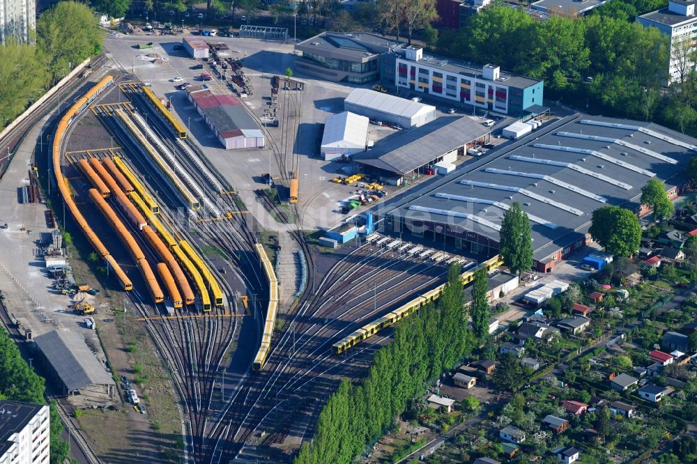 Berlin von oben - Bahnbetriebswerk und Ausbesserungswerk von Zügen BVG U-Bahn Betriebswerkstatt Friedrichsfelde im Ortsteil Friedrichsfelde in Berlin, Deutschland