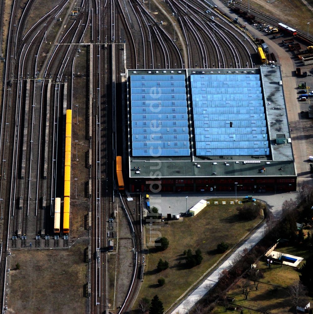 Berlin aus der Vogelperspektive: Bahnbetriebswerk und Ausbesserungswerk von Zügen des Personentransportes der S-Bahn Berlin GmbH am Adlergestell im Ortsteil Schöneweide in Berlin