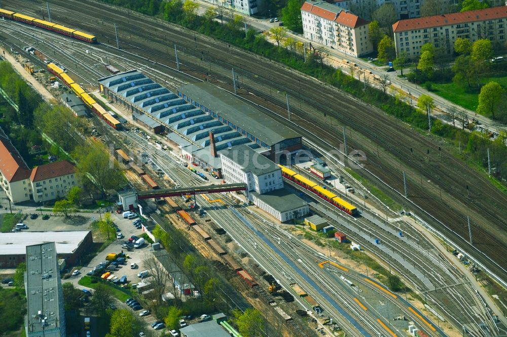 Berlin aus der Vogelperspektive: Bahnbetriebswerk und Ausbesserungswerk von Zügen des Personentransportes der Baureihe der S-Bahn Berlin GmbH im Ortsteil Lichtenberg in Berlin, Deutschland