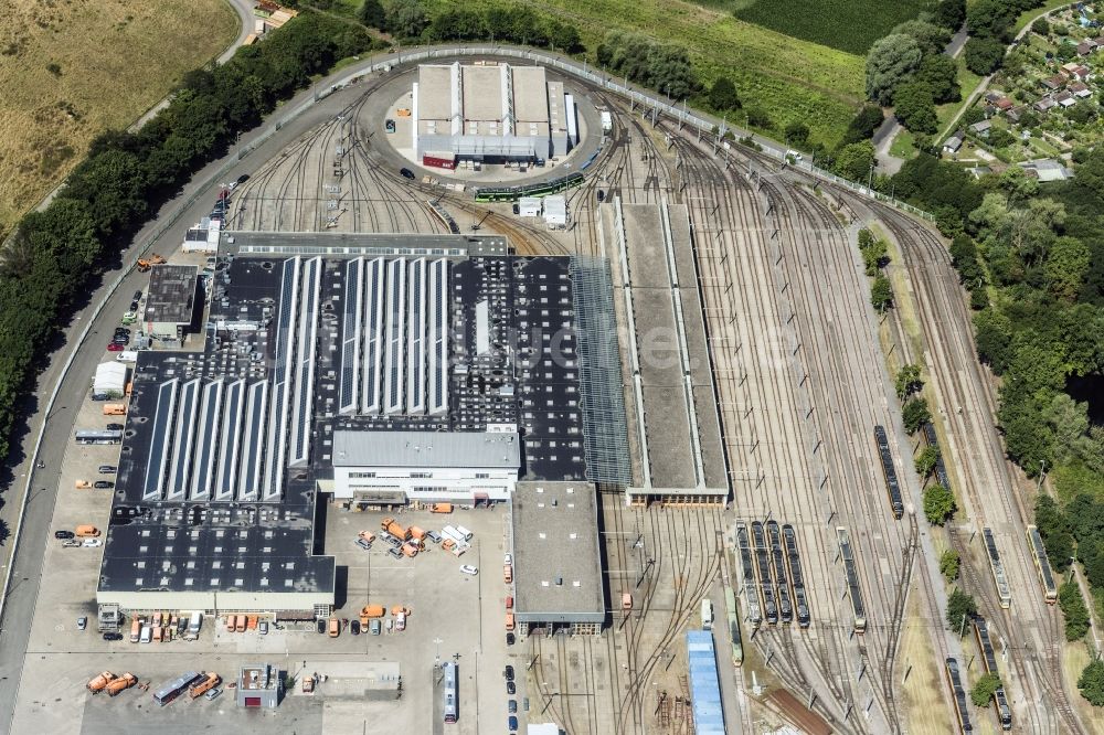 Luftaufnahme Karlsruhe - Bahnbetriebswerk und Ausbesserungswerk von Zügen des Personentransportes der Baureihe Bahn und Busse in Karlsruhe im Bundesland Baden-Württemberg, Deutschland