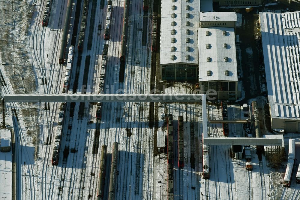 Luftaufnahme Berlin - Bahnbetriebswerk und Ausbesserungswerk von Zügen des Personentransportes der Baureihe am Bahnhof Lichtenberg in Berlin