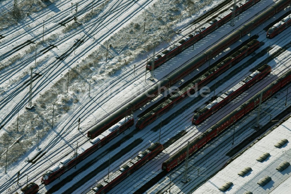 Berlin aus der Vogelperspektive: Bahnbetriebswerk und Ausbesserungswerk von Zügen des Personentransportes der Baureihe am Bahnhof Lichtenberg in Berlin