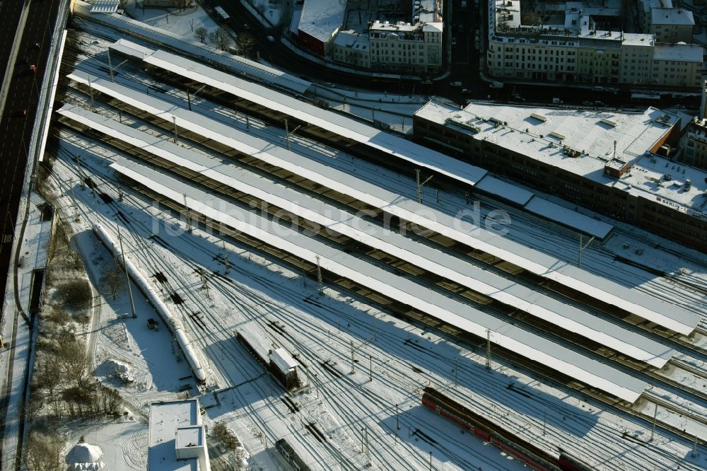 Luftbild Berlin - Bahnbetriebswerk und Ausbesserungswerk von Zügen des Personentransportes der Baureihe am Bahnhof Lichtenberg in Berlin