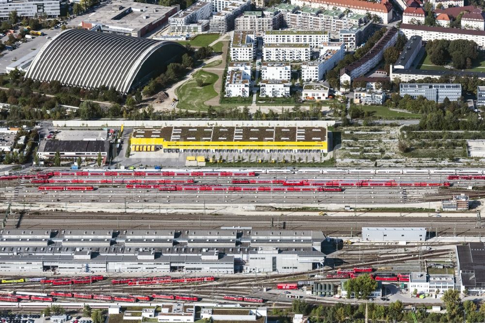 Luftbild München - Bahnbetriebswerk und Ausbesserungswerk von Zügen des Personentransportes der Baureihe ICE in München im Bundesland Bayern, Deutschland