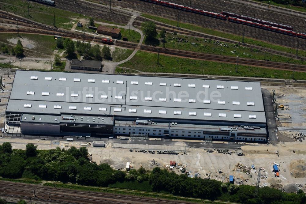 München von oben - Bahnbetriebswerk und Ausbesserungswerk von Zügen des Personentransportes im Ortsteil Aubing-Lochhausen-Langwied in München im Bundesland Bayern, Deutschland