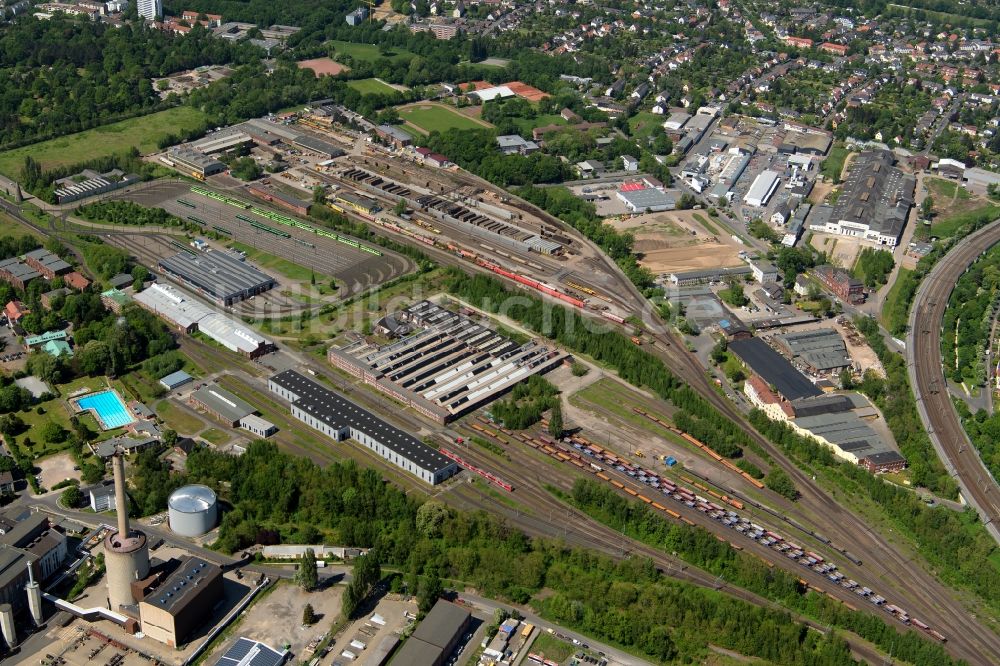 Luftaufnahme Hannover - Bahnbetriebswerk und Ausbesserungswerk von Zügen des Personentransportes im Ortsteil Leinhausen in Hannover im Bundesland Niedersachsen, Deutschland