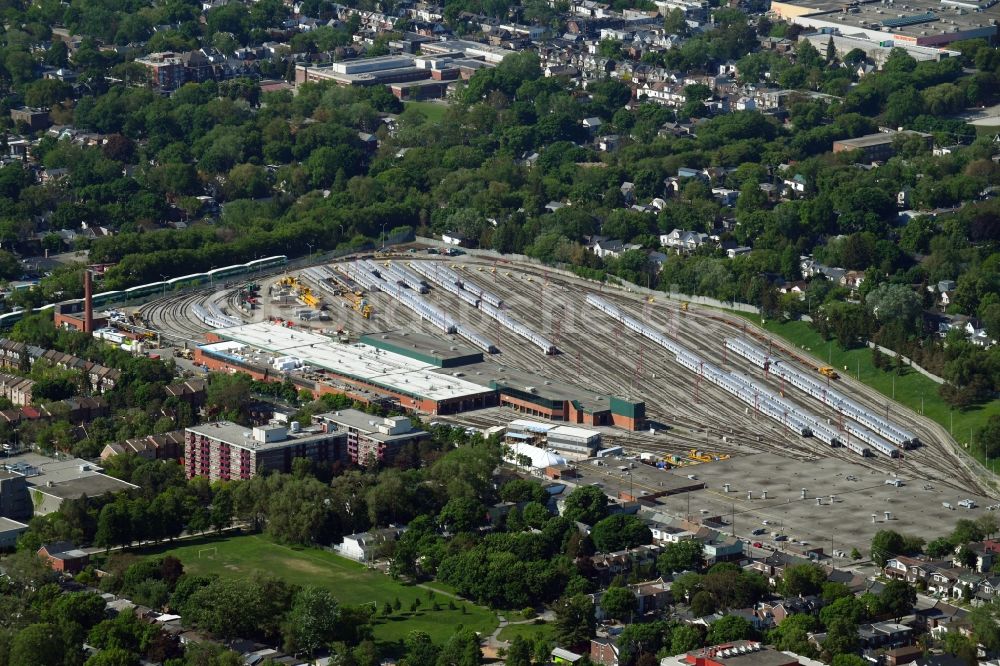 Luftbild Toronto - Bahnbetriebswerk und Ausbesserungswerk von Zügen des Personentransportes der TTC Greenwood Yard an der Greenwood Ave in Toronto in Ontario, Kanada