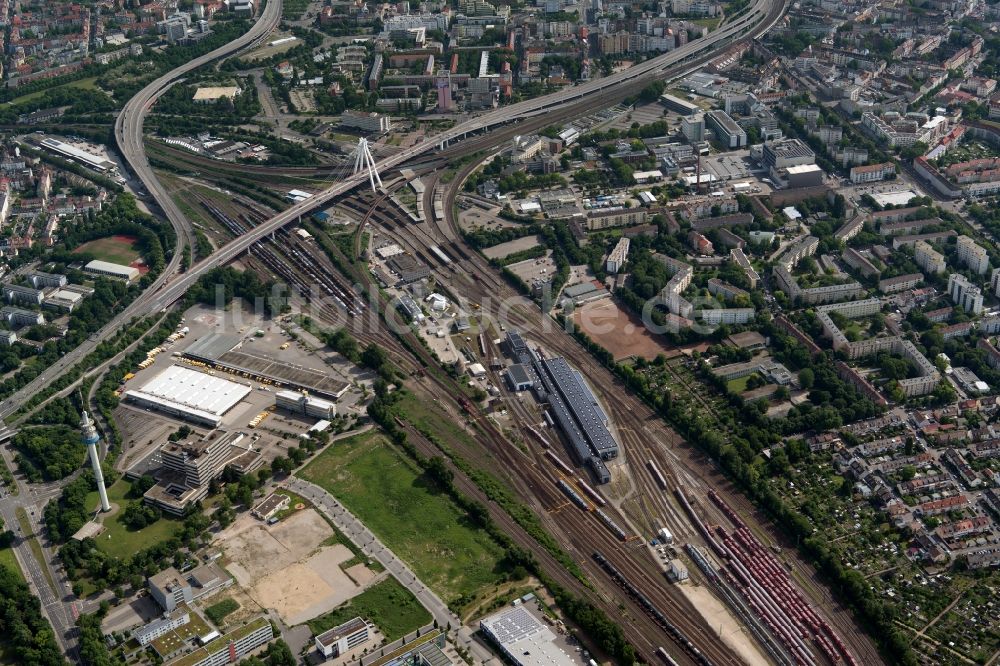 Luftaufnahme Ludwigshafen am Rhein - Bahnbetriebswerk und Ausbesserungswerk von Zügen der DB Regio AG in Ludwigshafen am Rhein im Bundesland Rheinland-Pfalz, Deutschland