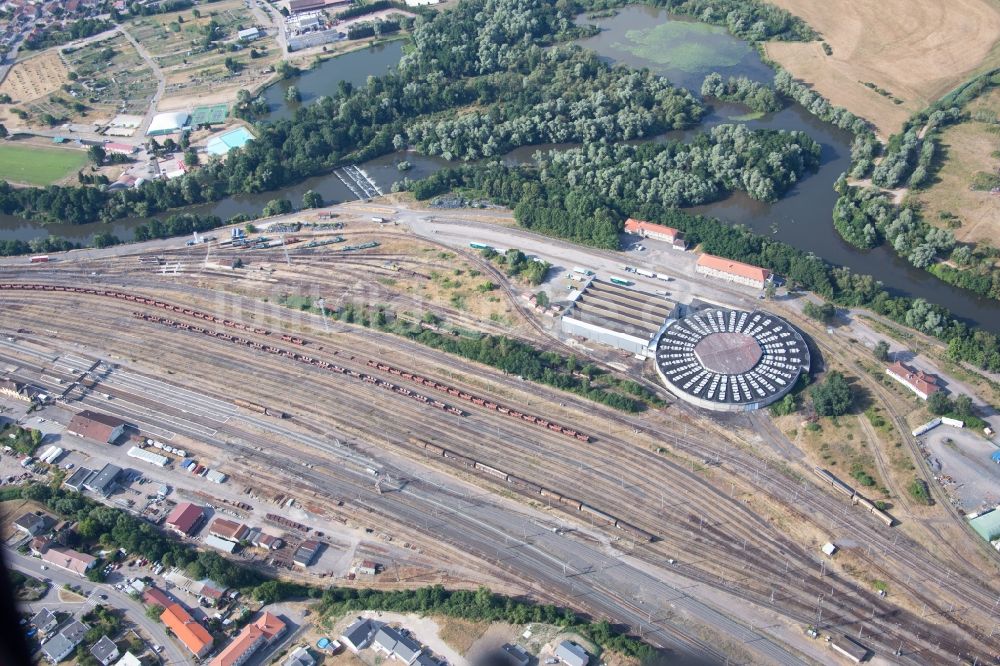 Luftaufnahme Damelevières - Bahnbetriebswerk und Ausbesserungswerk von Zügen der SNCF in Damelevières in Grand Est, Frankreich