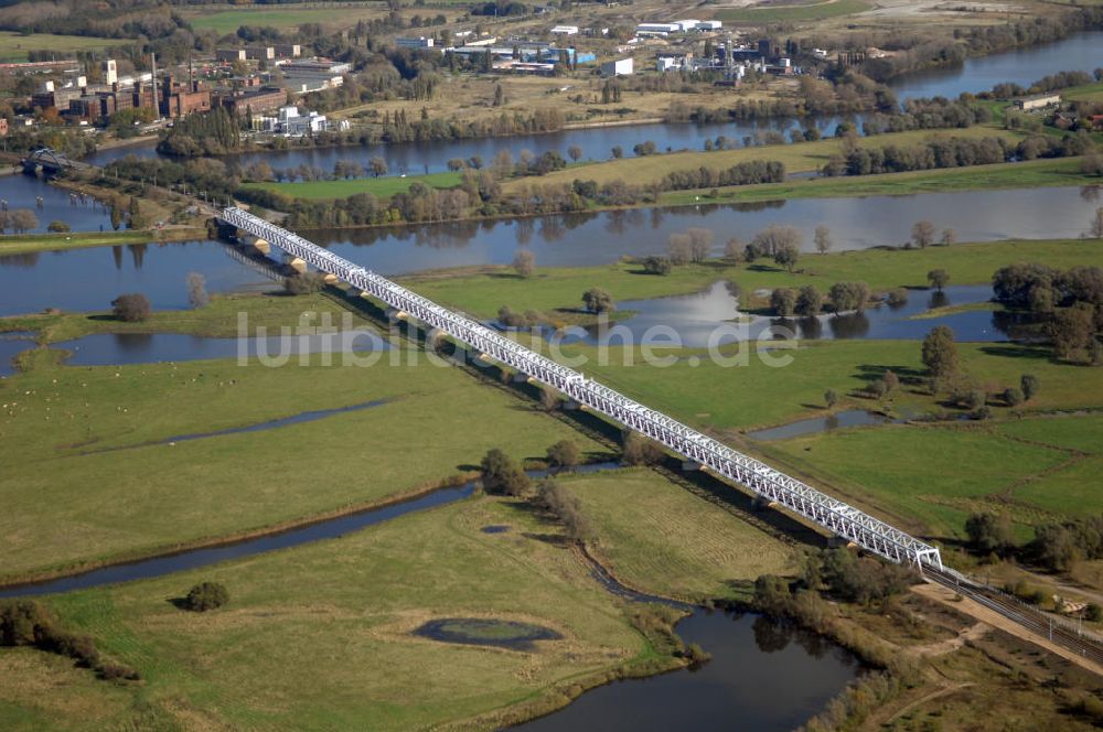 Luftaufnahme Wittenberge - Bahnbrücke über die Elbe