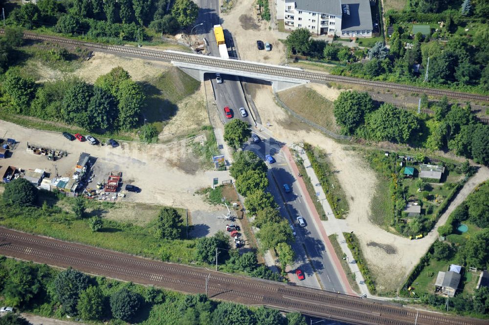 Luftbild Berlin - Bahnbrücke am Glienicker Weg / Glienicker Straße in Berlin - Adlershof