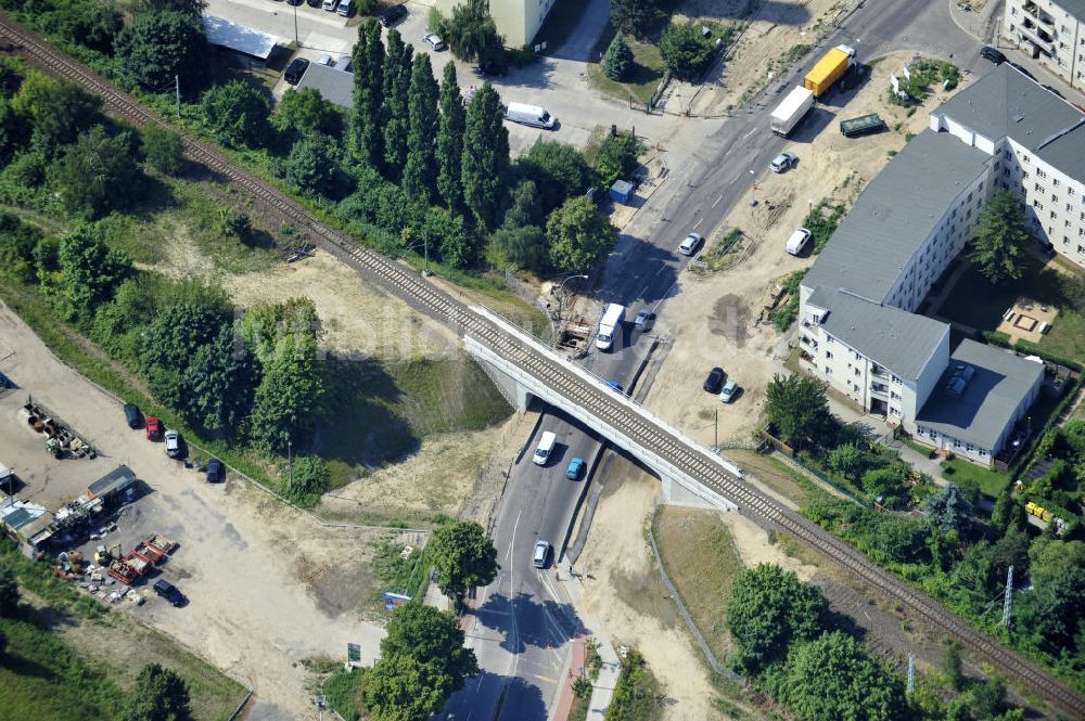 Luftbild Berlin - Bahnbrücke am Glienicker Weg / Glienicker Straße in Berlin - Adlershof