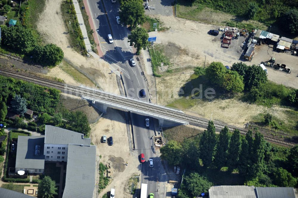 Luftbild Berlin - Bahnbrücke am Glienicker Weg / Glienicker Straße in Berlin - Adlershof