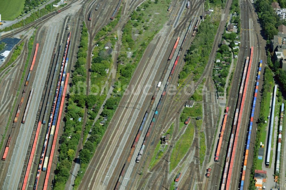 Kornwestheim von oben - Bahngleise des Rangierbahnhof und Güterbahnhof der Deutschen Bahn in Kornwestheim im Bundesland Baden-Württemberg