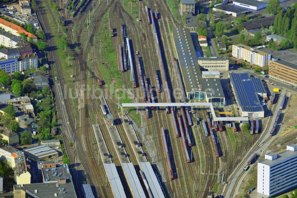 Berlin von oben - Bahnhof und Bahnbetriebswerk Lichtenberg mit Rangierflächen und Abstellgleisen der Deutschen Bahn in Berlin