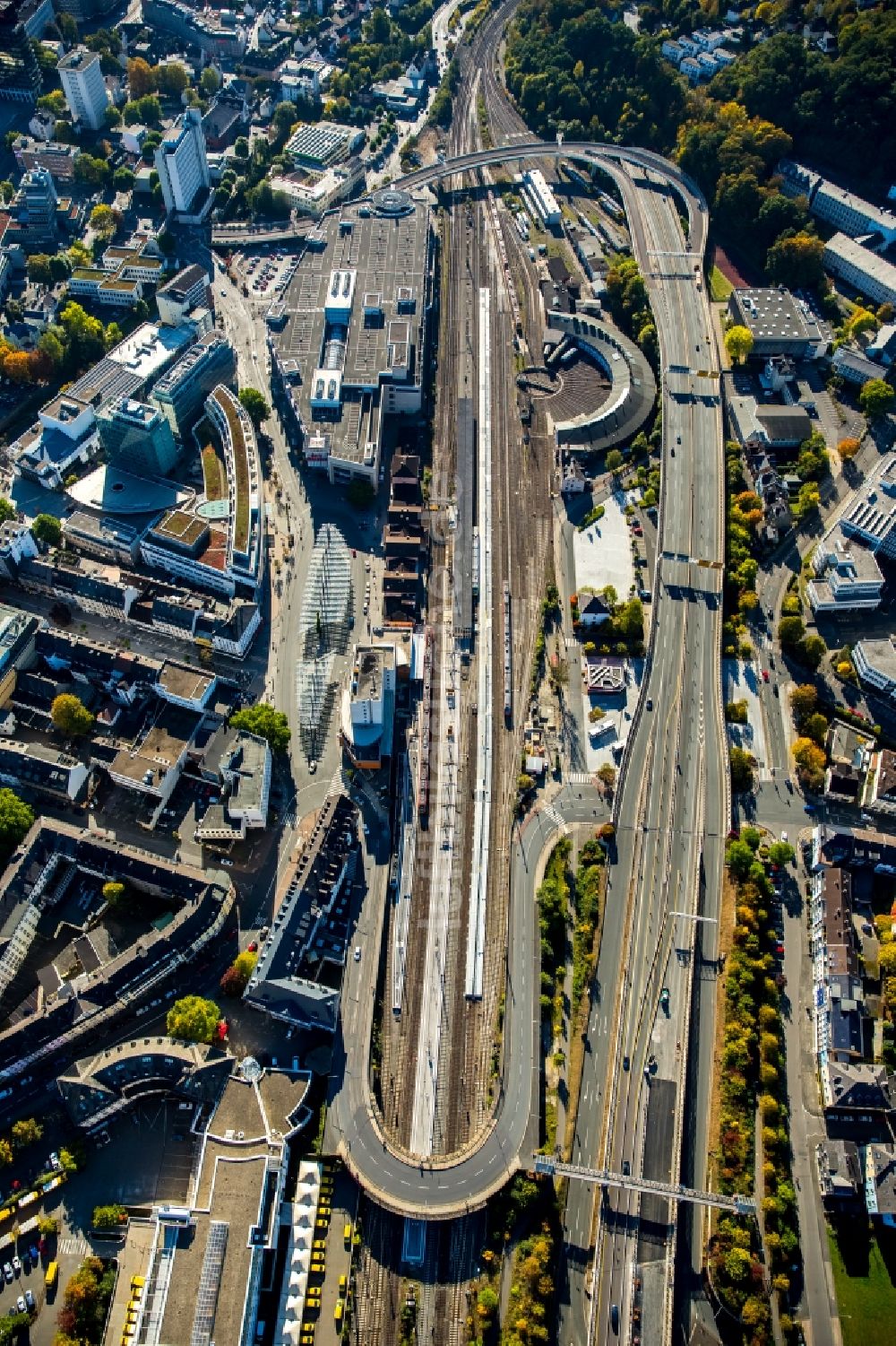 Luftaufnahme Siegen - Bahnhof der Deutschen Bahn in Siegen im Bundesland Nordrhein-Westfalen