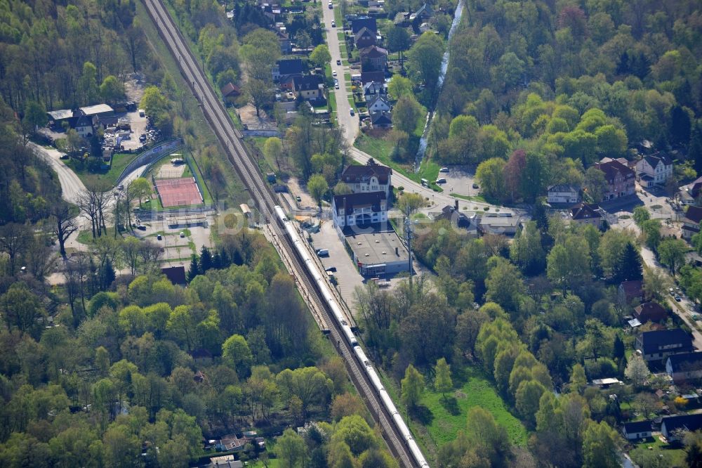 Luftaufnahme Falkensee Ortsteil Finkenkrug - Bahnhof Finkenkrug ,ein Regionalbahnhof im gleichnamigen Ortsteil von Falkensee im Bundesland Brandenburg