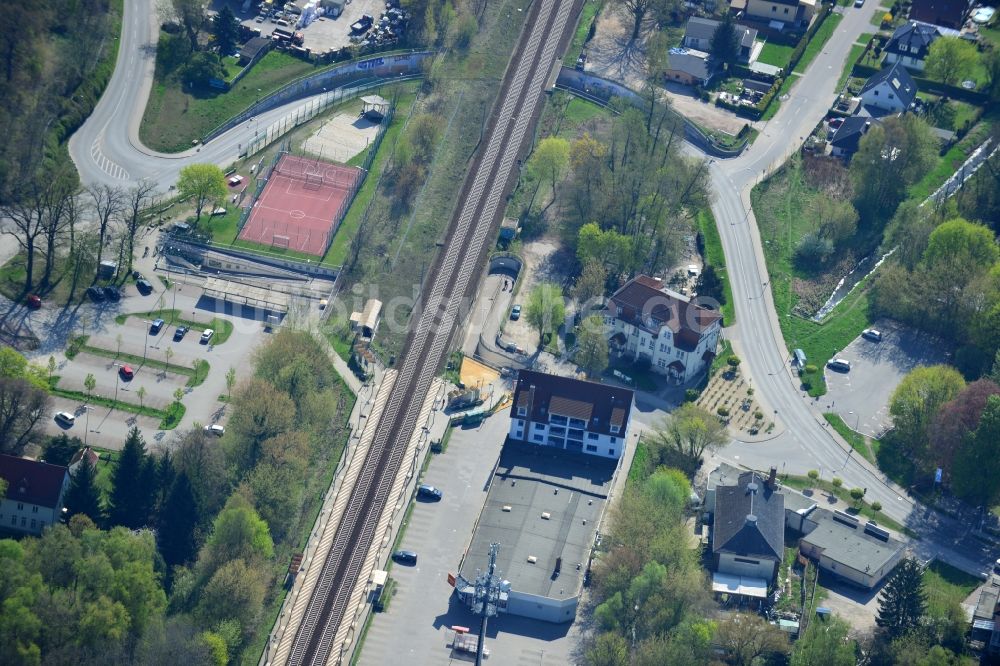 Falkensee Ortsteil Finkenkrug von oben - Bahnhof Finkenkrug ,ein Regionalbahnhof im gleichnamigen Ortsteil von Falkensee im Bundesland Brandenburg