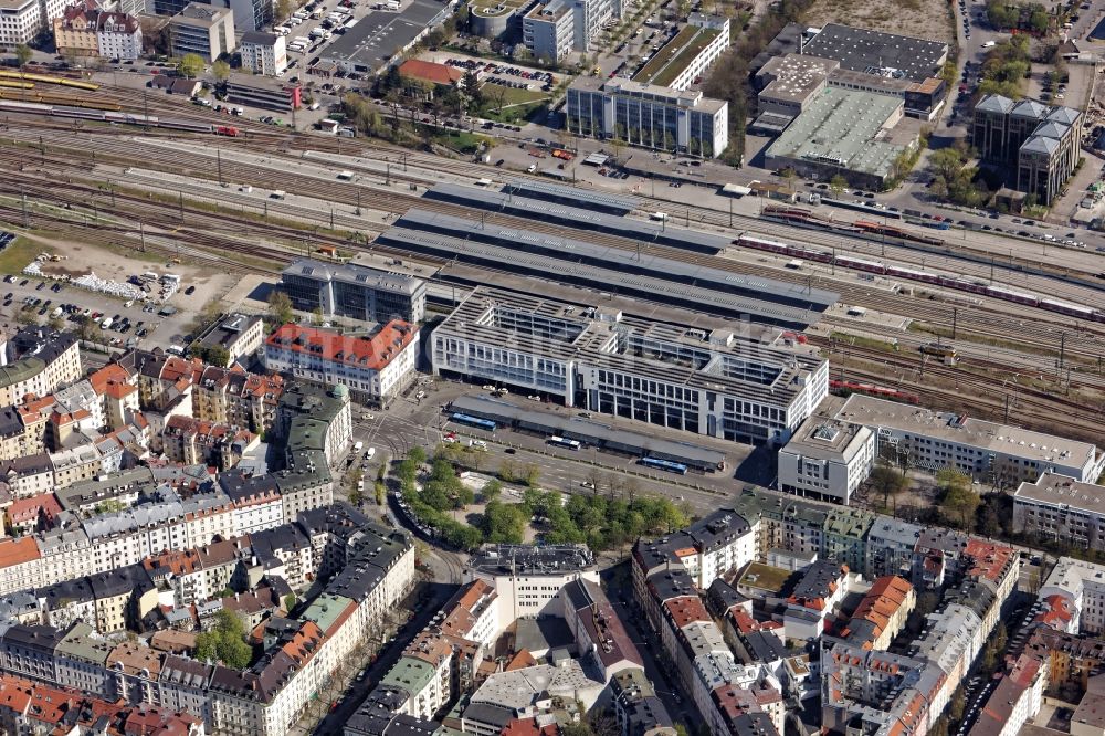 Luftbild München - Bahnhof München Ost oder Ostbahnhof der Deutschen Bahn am Orleansplatz im Münchener Stadtteil Haidhausen im Bundesland Bayern