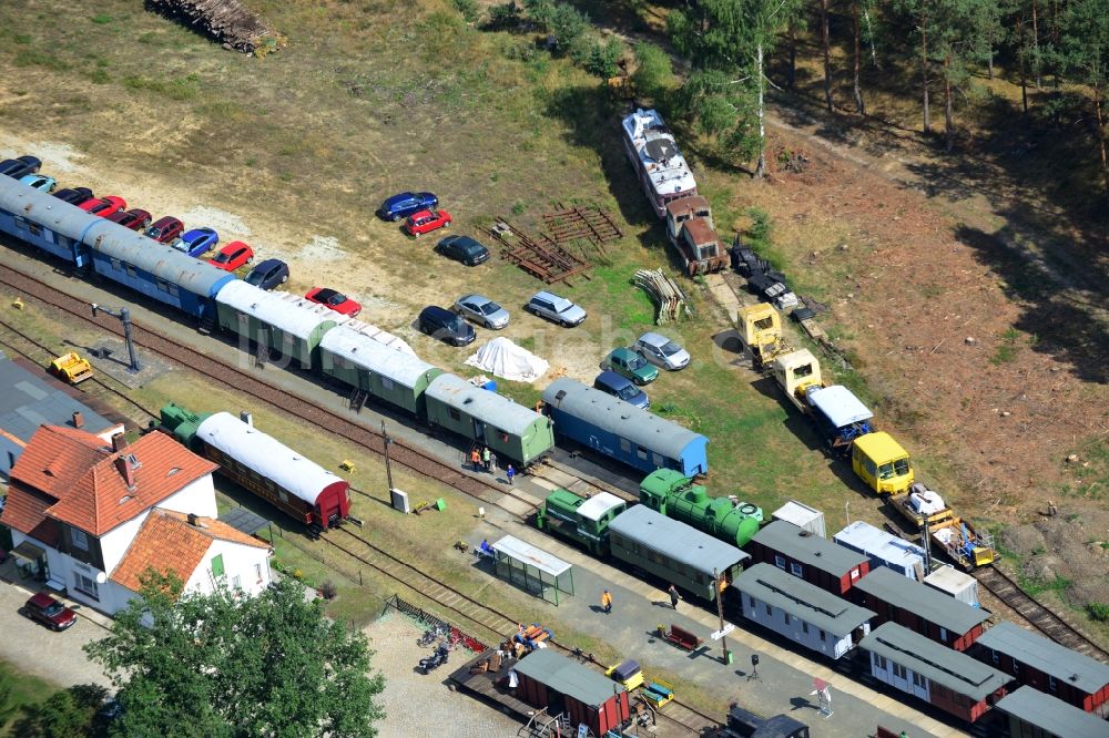 Kleinbahren von oben - Bahnhof der Niederlausitzer Museumseisenbahn ( NLME ) in Kleinbahren im Bundesland Brandenburg in Deutschland