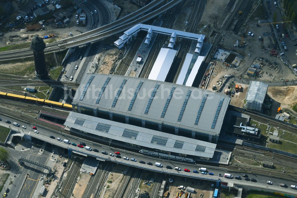 Luftaufnahme Berlin - Bahnhof Ostkreuz im Stadtteil Friedrichshain von Berlin