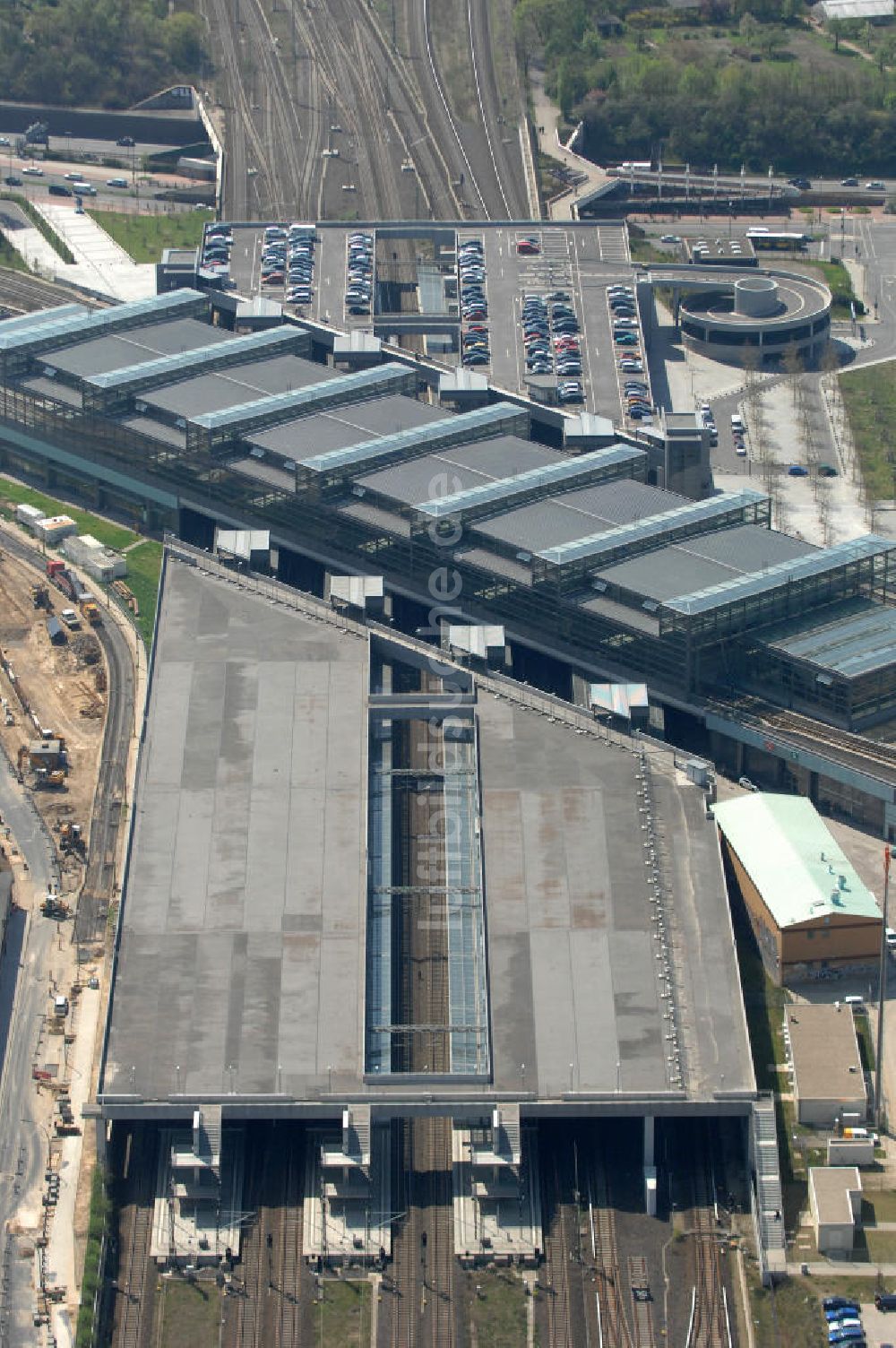 Berlin aus der Vogelperspektive: Bahnhof / railway station Südkreuz in Berlin-Schöneberg