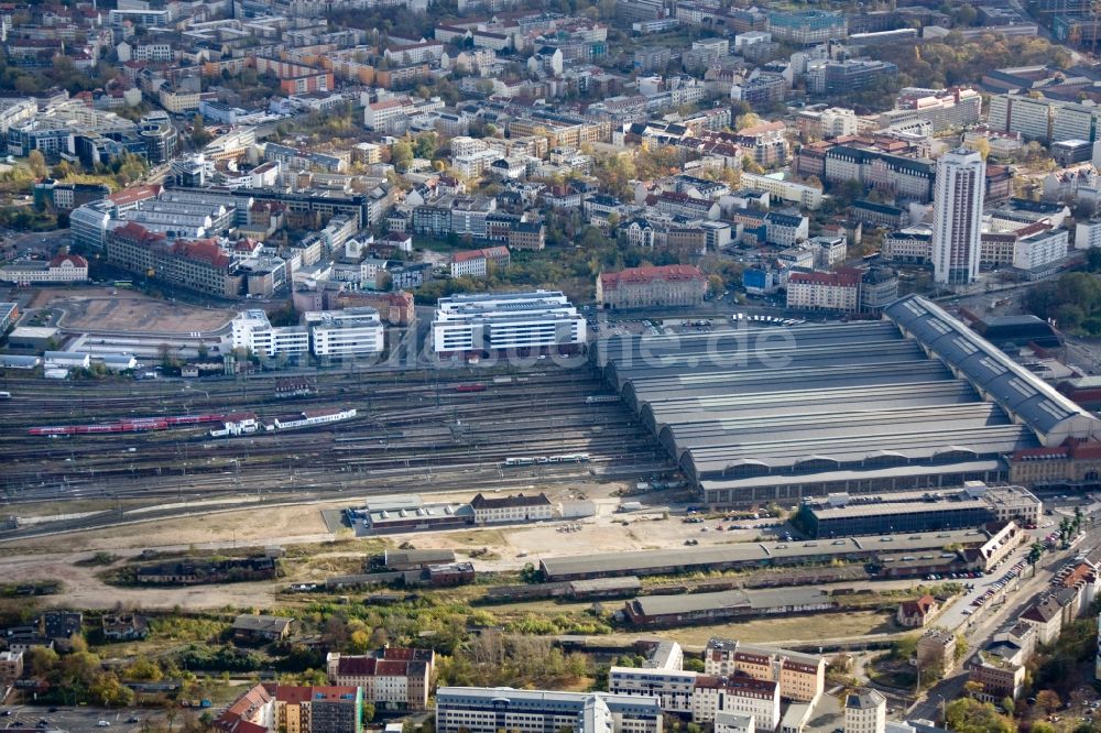 Luftaufnahme Leipzig - Bahnhofsanlagen der Deutschen Bahn am Hauptbahnhof von Leipzig im Bundesland Sachsen