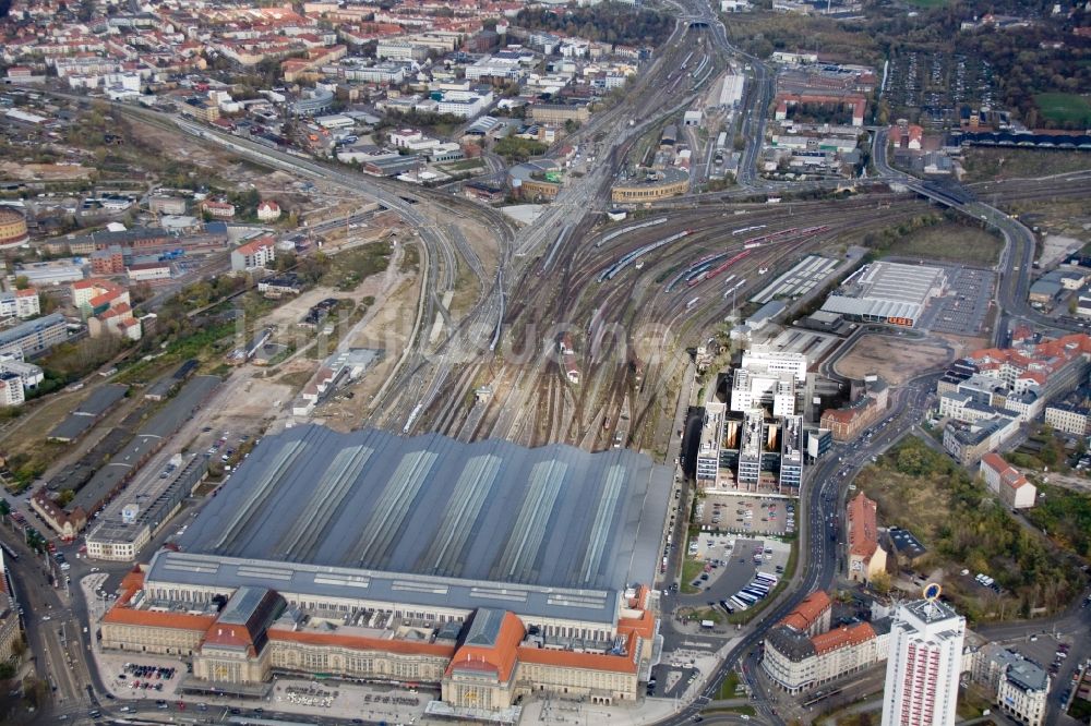 Leipzig von oben - Bahnhofsanlagen der Deutschen Bahn am Hauptbahnhof von Leipzig im Bundesland Sachsen