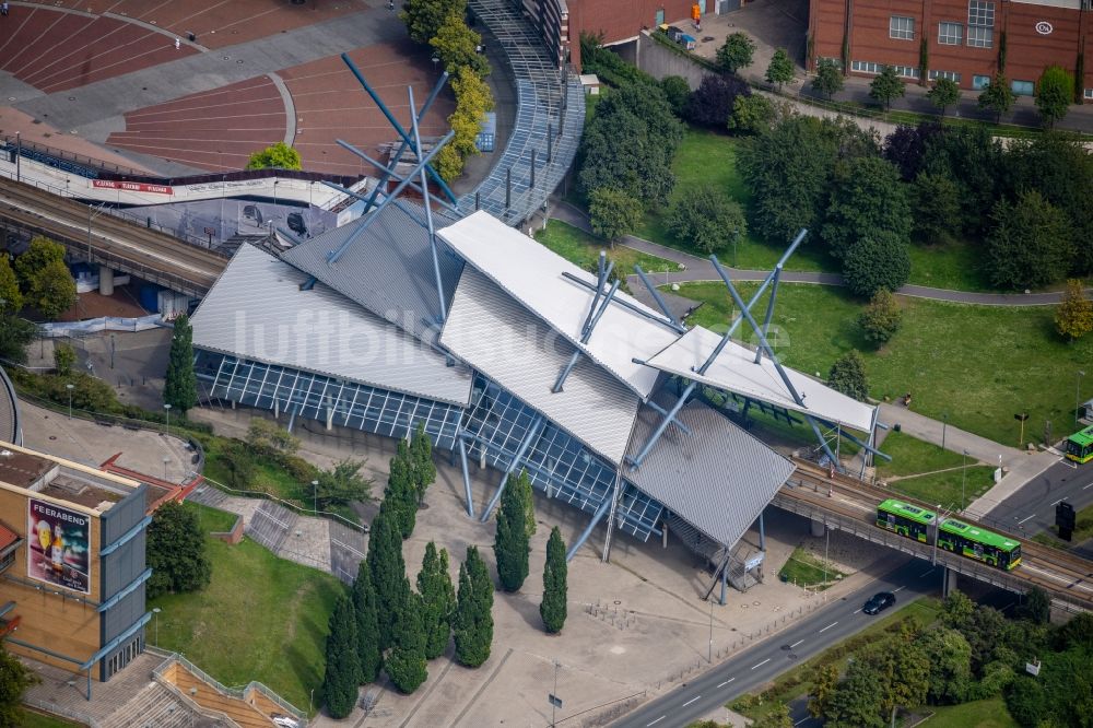 Oberhausen von oben - Bahnhofsgebäude des S-Bahnhofes am Platz der Guten Hoffnung in Oberhausen im Bundesland Nordrhein-Westfalen, Deutschland